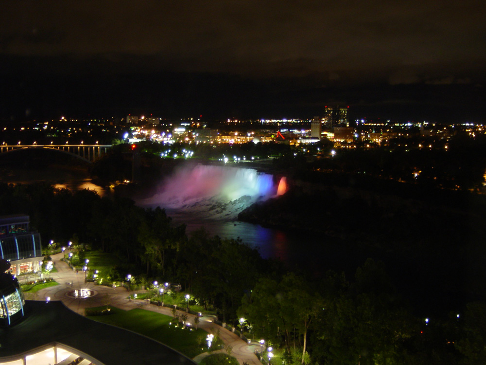 Niagarafälle bei Nacht